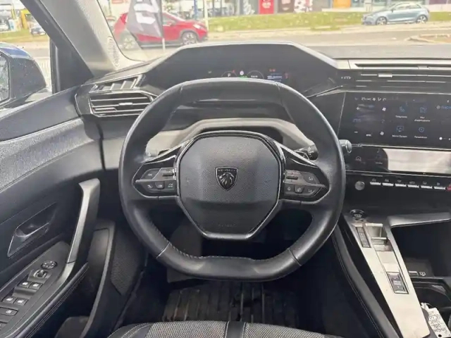 Peugeot 308 phev 180 e-eat8 — photo 9