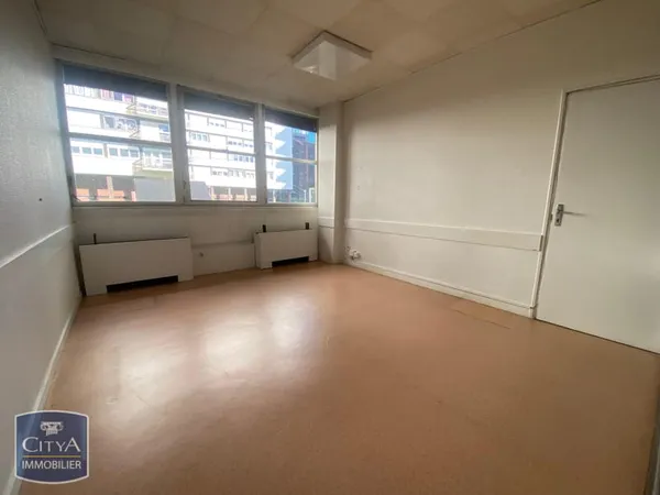 Bureau et espace de travail Vente Saint-Étienne  189m² 50000€