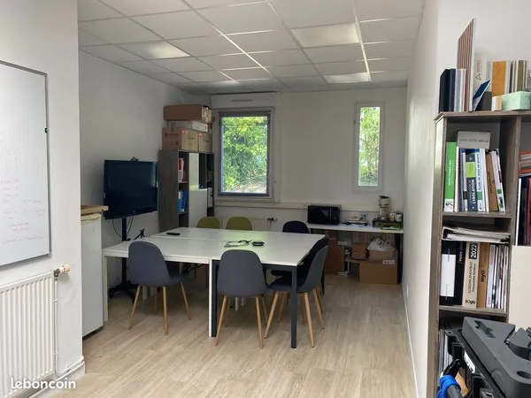 Location bureau individuel 25m2 Quartier Université