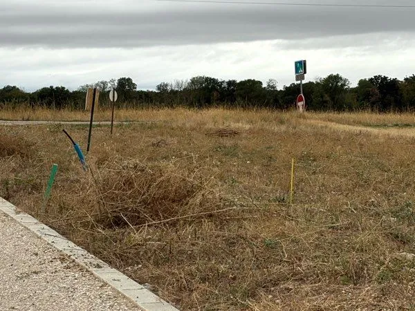 Terrain constructible de 583 m² - Magny-sur-Tille