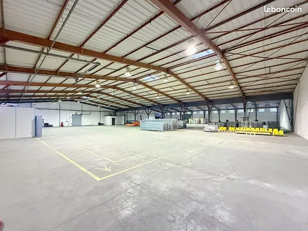 Local industriel 4 539 m²