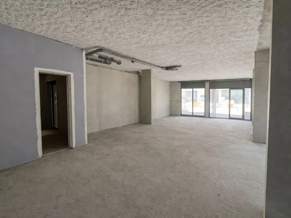 Local commercial 147 m²