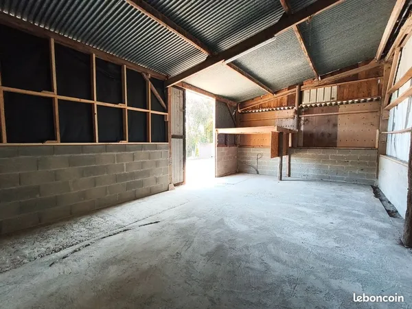 Espace de stockage sécurisé de 120 m² à marcillé-robert - 300 /mois