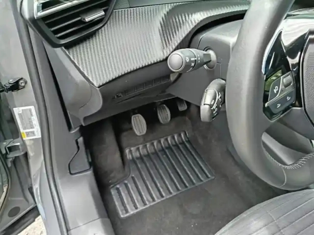 Peugeot 2008 puretech 100 s&amp;s bvm6 active — photo 17