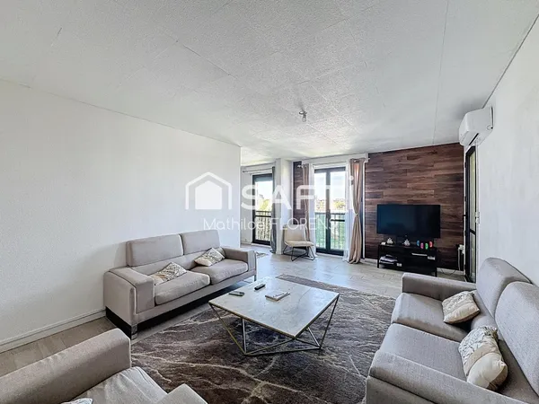 Appartement T4 lumineux, rénové en étage élevé avec vue dégagée et ascenseur