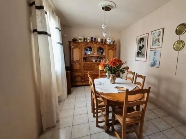 ✨ Exclusivité ✨Bien rare 🤩 Grande Maison familiale 🏡 Possibilité de créer un local professionnel 🧑‍🔧