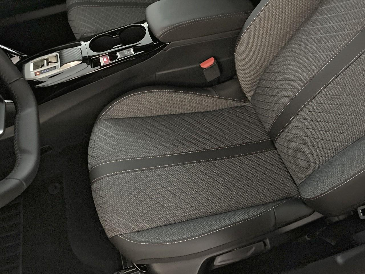 Peugeot 2008 hybrid 145 ch e-dcs6 allure — photo 9