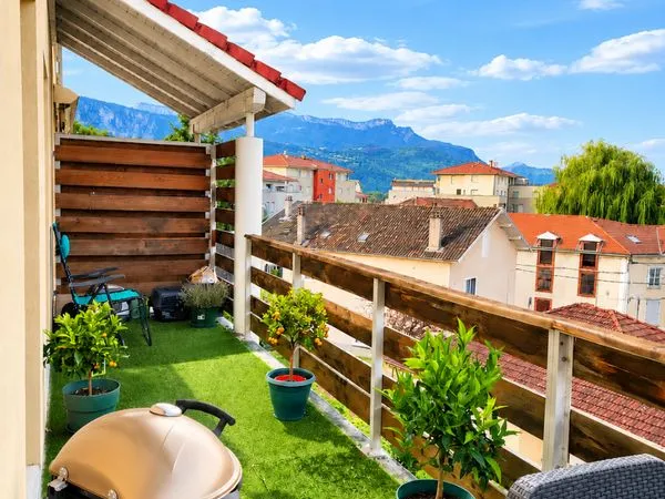 T2 50m² entièrement rénové - Terrasse, garage et parking privatif