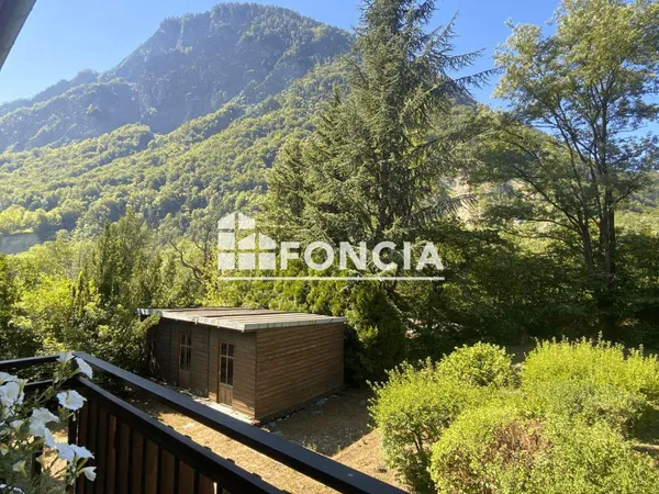 SAINT JEAN DE MAURIENNE - Magnifique propriété avec terrain arboré à fort potentiel