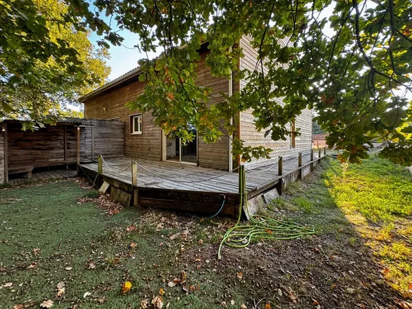 EXCLUSIVITÉ - CASTELNAU DE MÉDOC - Maison en bois à étage de