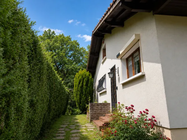 Maison avec sous-sol complet et une vue sur le Salève