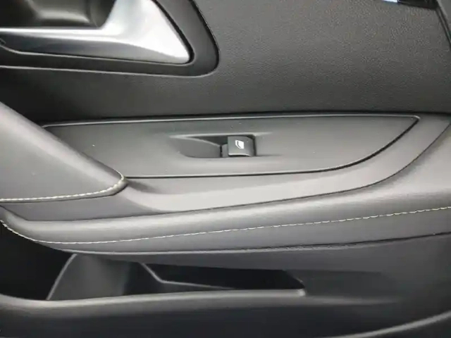 Peugeot 208 electrique 50 kwh 136ch gt — photo 25