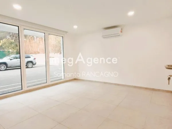 Local professionnel neuf 80 m² - Fréjus Zone Capitou