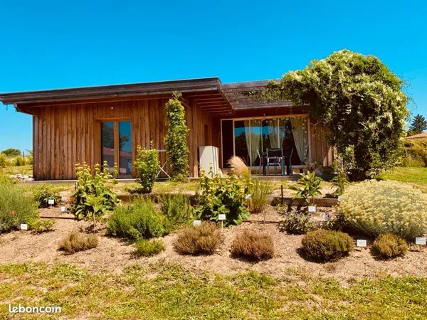 Agréable maison en bois meublée à louer