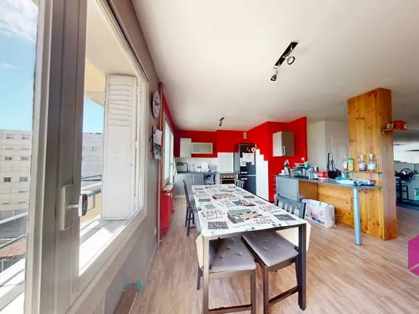 Grand T3 traversant avec balcon