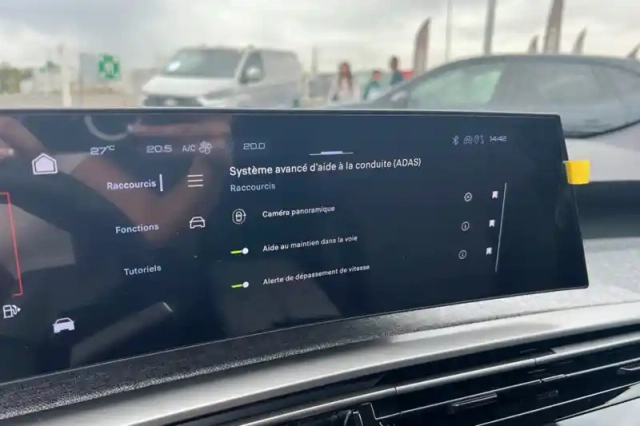 Peugeot 3008 plug-in hybrid 195 e-dcs7 — photo 17