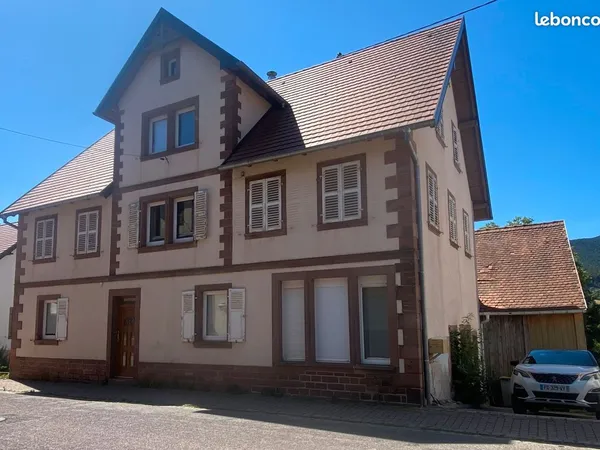 Maison rénovée, 6 pièces de 280 m2 sur 15 ares de terrain au calme avec une superbe vue (Wangenbourg