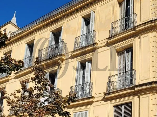 Bureau 268 m²