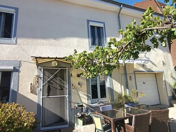 Maison 130 m2 - 3 chambres - jardin - Centre ville de PUY GUILLAUME (63290)