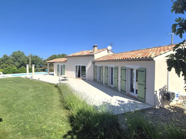 Aux portes du quartier des Termes de Mandelieu Villa de pl