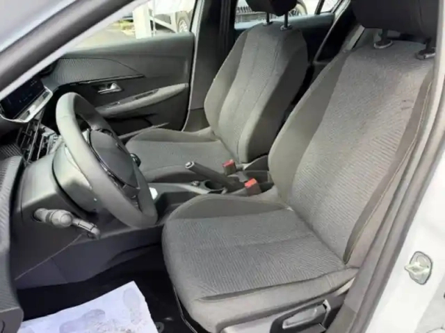 Peugeot 208 turbo 100 ch bvm6 — photo 9
