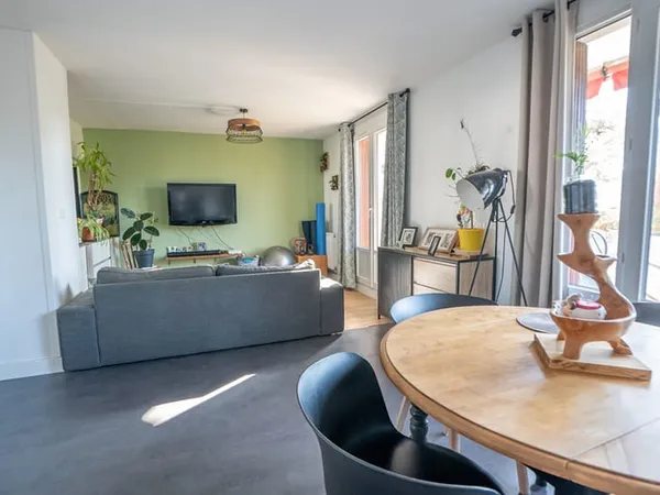 Appartement Coup de Coeur Rénové avec balcon vue parc - Talence