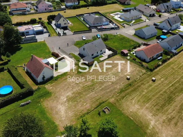 Beau terrain plat au calme sur Joncehery