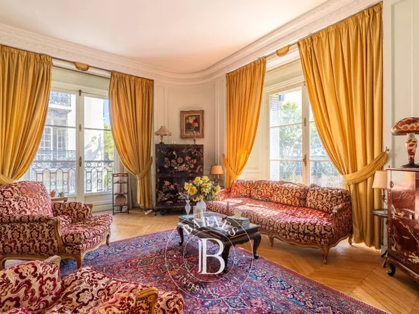 PARIS 16 - EXCLUSIVITE - VICTOR HUGO - Appartement familial - Beaux volumes - 4/5 chambres