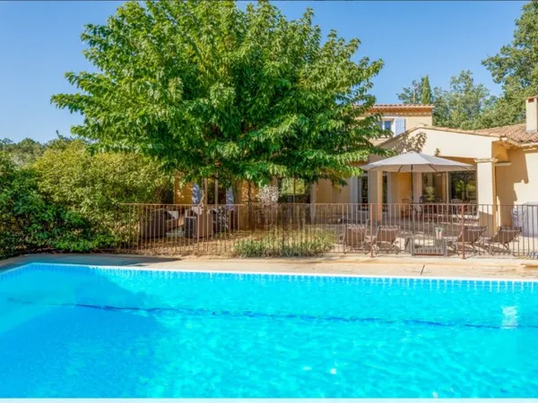 Vends maison de charme avec piscine et oliviers