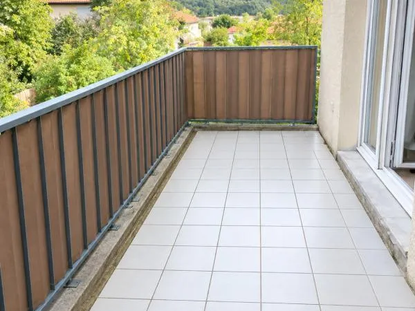 APPARTEMENT T2 - GARAGE CAVE ET TERRASSE - RESIDENCE AVEC PI