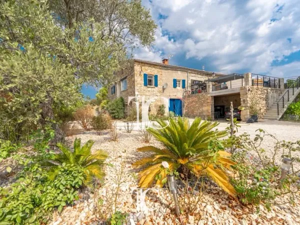 Maison 7 pièces 244 m²