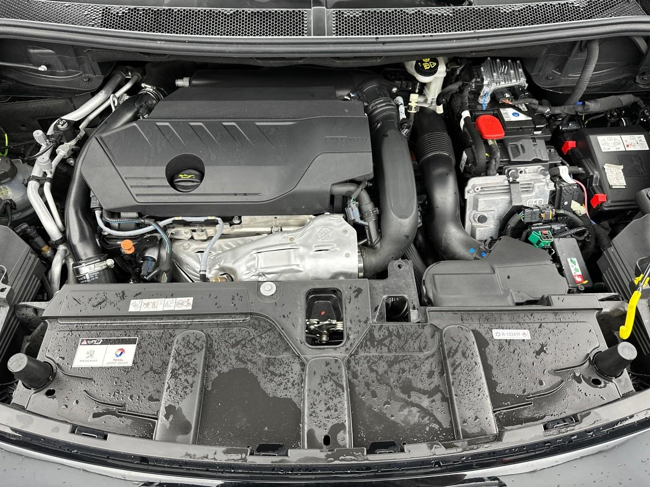 Peugeot 3008 hybrid 225 e-eat8 gt pack — photo 13