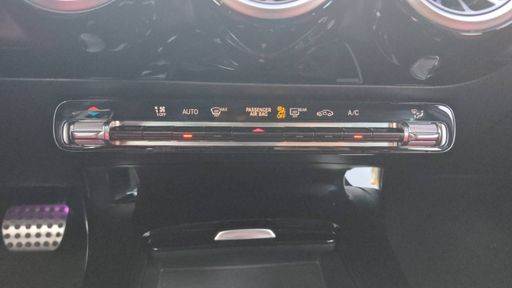 Mercedes Classe A 250 224 7G-DCT - AMG Line – 2019 – 48734 km – Essence – Boîte Automatique — photo 18