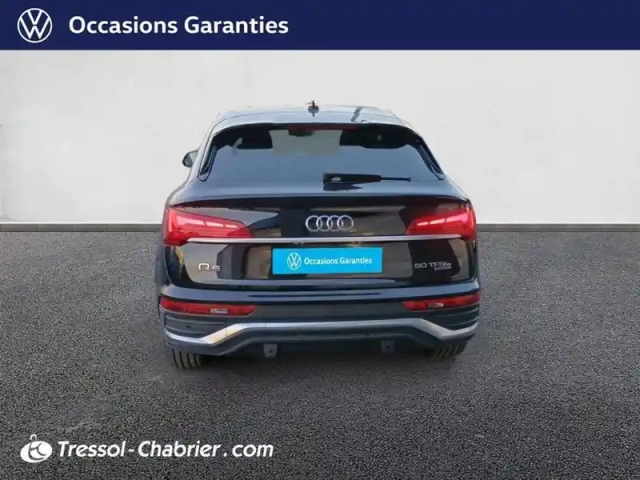 Audi Q5 50 tfsie 299 s tronic 7 quattro s line — photo 4
