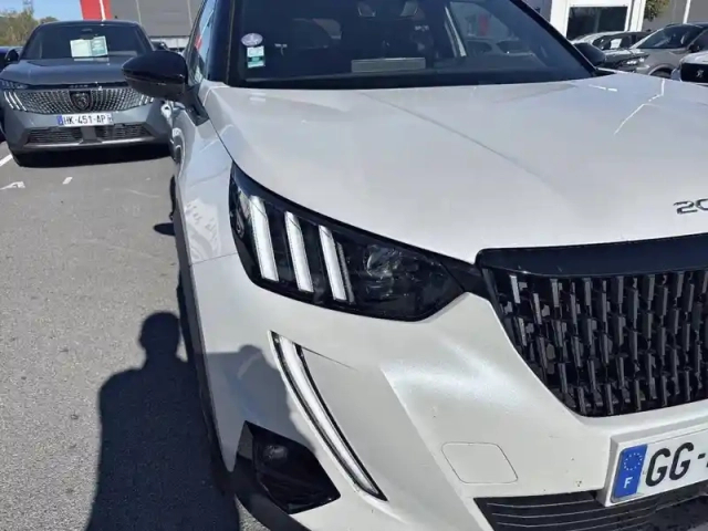 Peugeot 2008 puretech 130 s&amp;s eat8 — photo 16