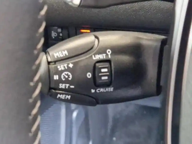 Peugeot 2008 1.2 puretech 130ch s&amp;s allure eat8 — photo 14