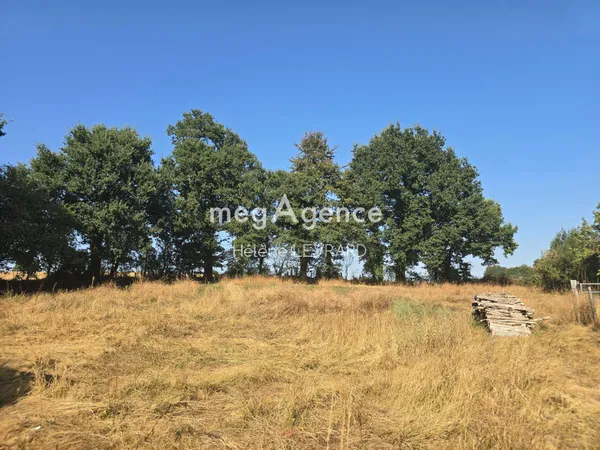 BAIS : Terrain de loisirs de +7000m² avec bâtiments