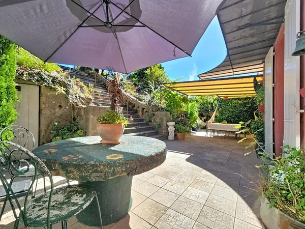 Une superbe maison de maître de 228 m² avec jardin, terrasse et fort potentiel au coeur de Graissess