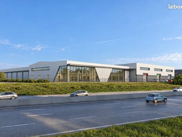 Local commercial 2470 m² MERIGNAC