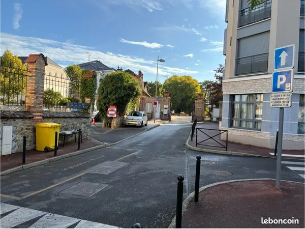 Location place de parking extérieur avec Barrière sécurisée