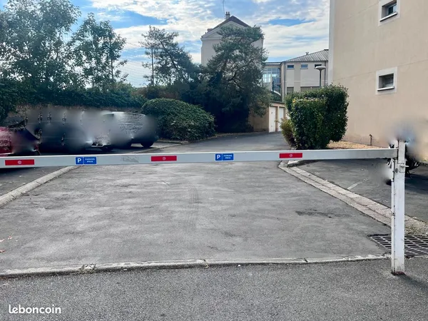 Place de parking privative sécurisée - Corbeil-Essonnes / Saint-Spire - 65