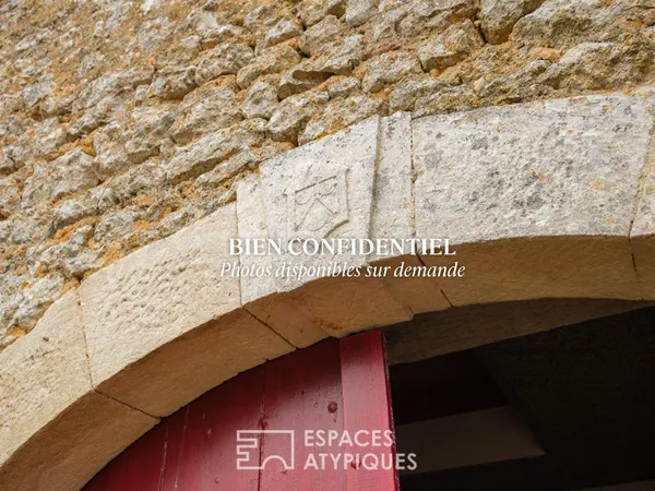 Propriété historique du XV ème sciècle en lisière de forêt