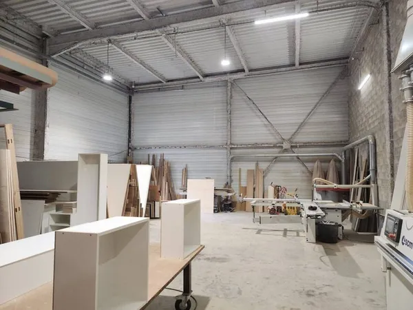 Entrepôt 394 m²
