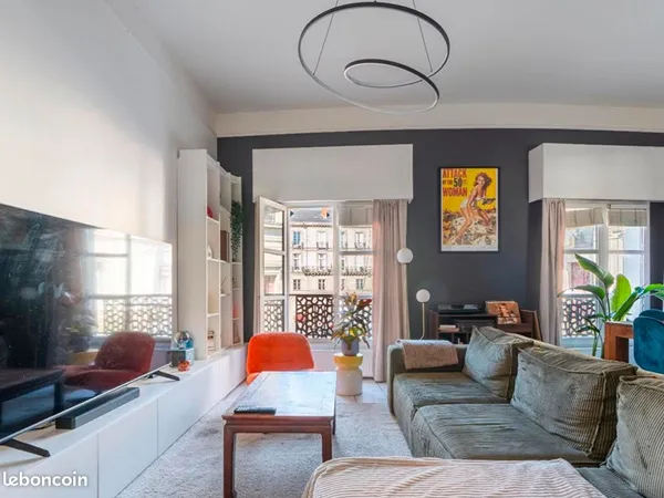 Particulier VENDS NANTES centre, APT T3 89,15m², 1° étage, ASCENCEUR avec cave et place de PARKING c