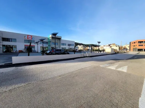 Local commercial 170 m²