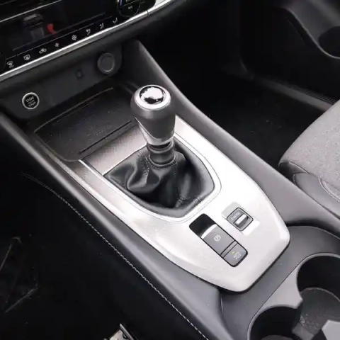 Nissan Qashqai mild hybrid 140 ch — photo 9