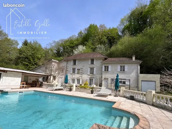 Maison 9 pièces 245 m²