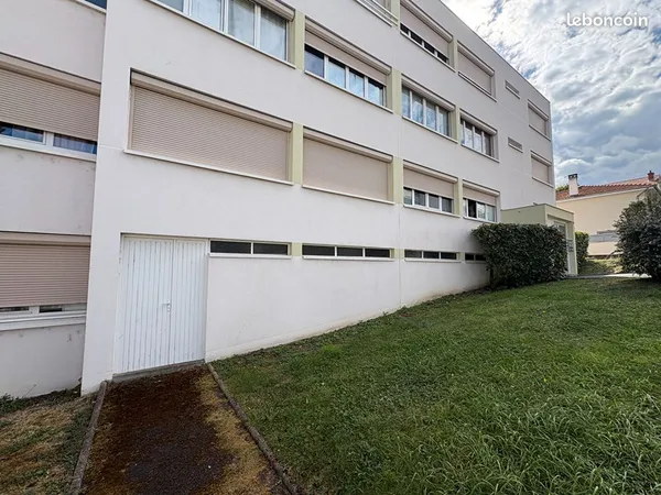 Parking/box 1 pièce 49 m²