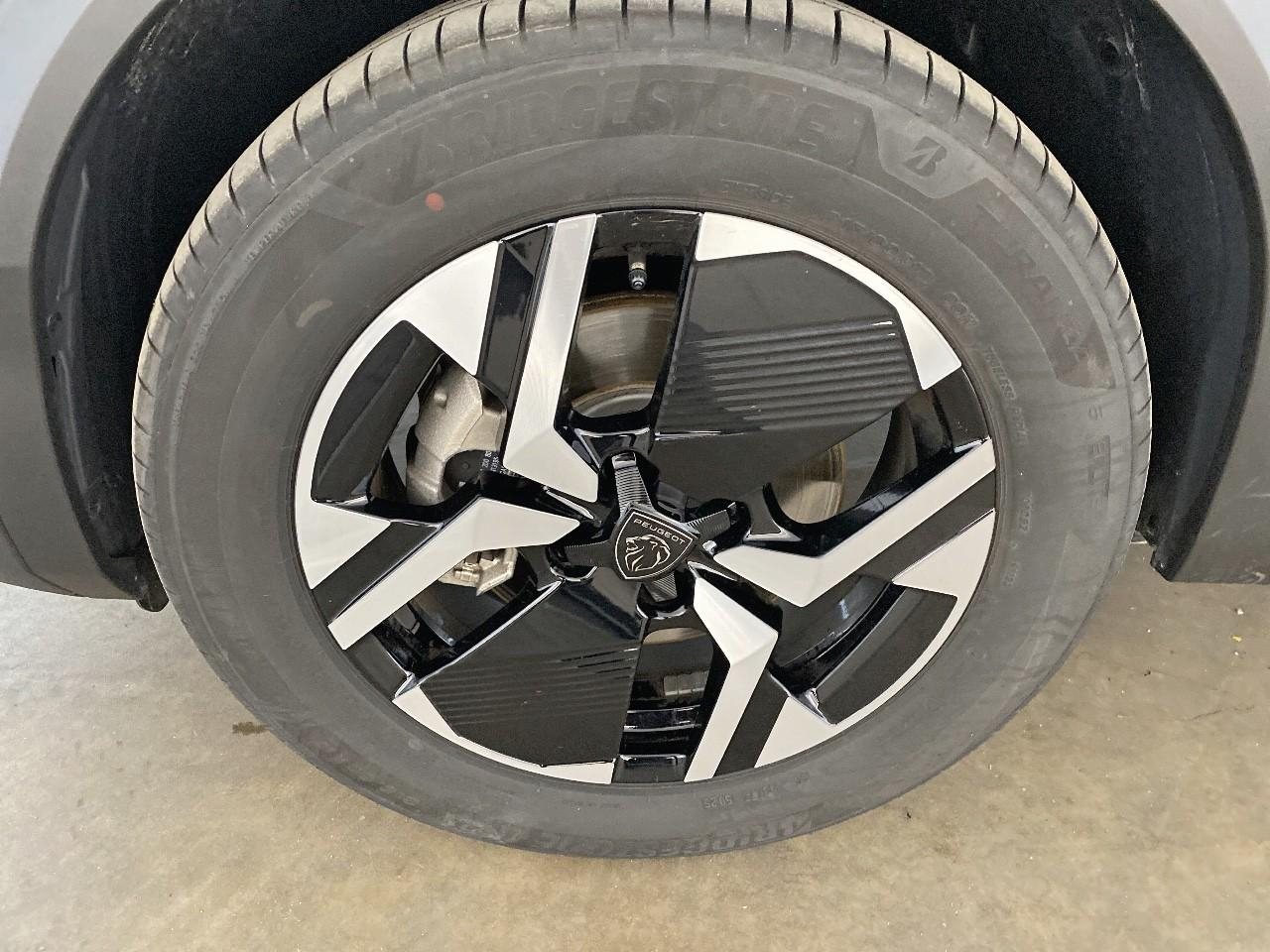 Peugeot 2008 hybrid 145 ch e-dcs6 allure — photo 11