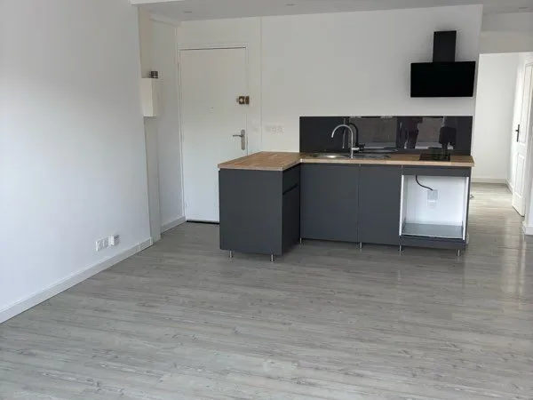 Appartement F2 refait à neuf